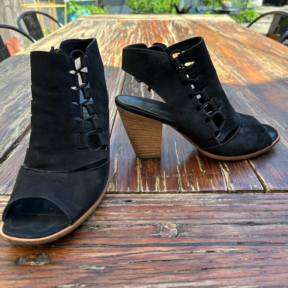 Paul Green Suede Sandal Bootie. Size 9 - Picture 3 of 4